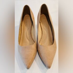 Dream Pairs Suede Women’s Pumps Tan Beige Suede Size 8.5